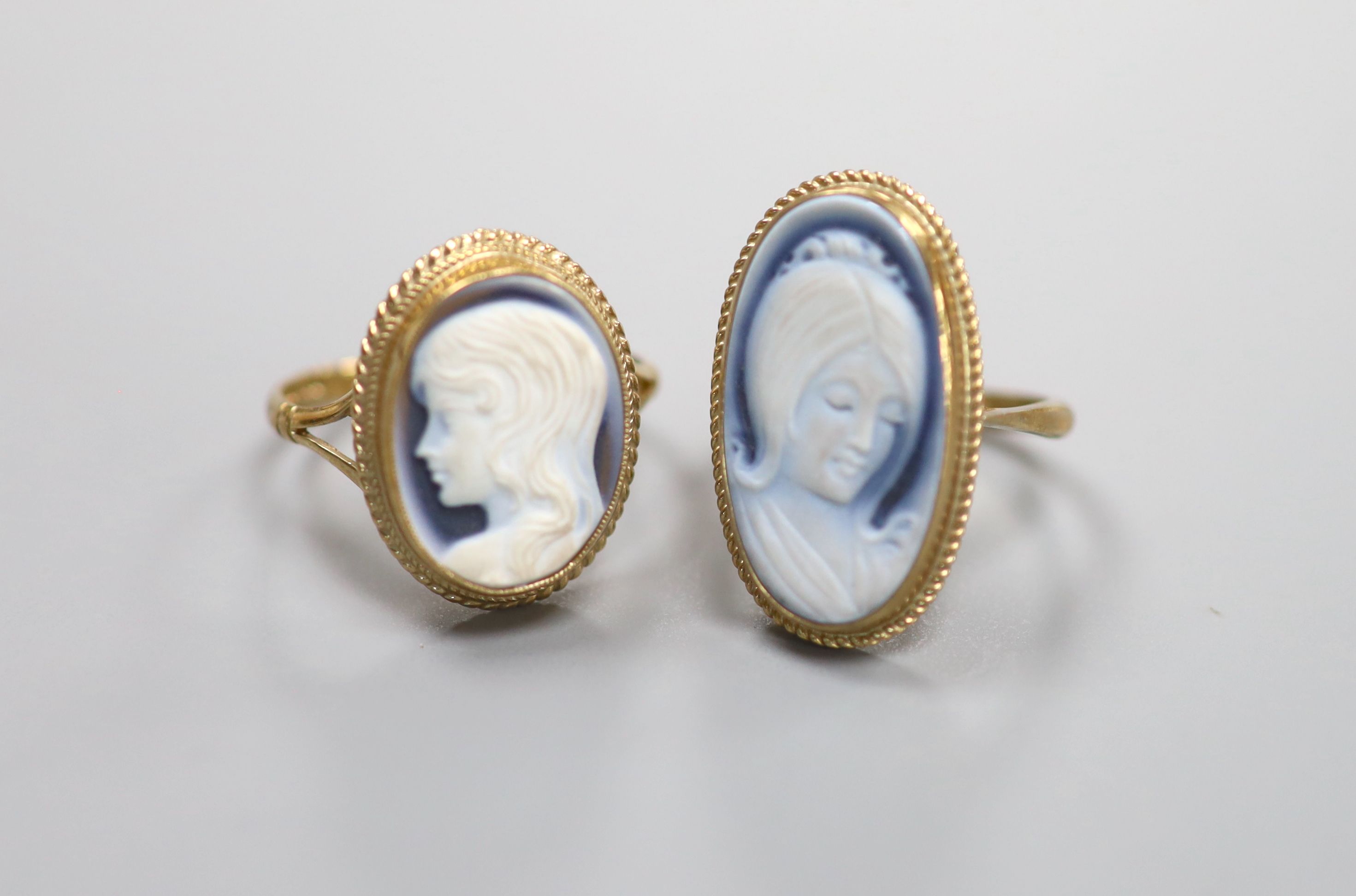 Two modern 9ct gold and Wedgwood style plaque set dress rings, sizes J/K & P